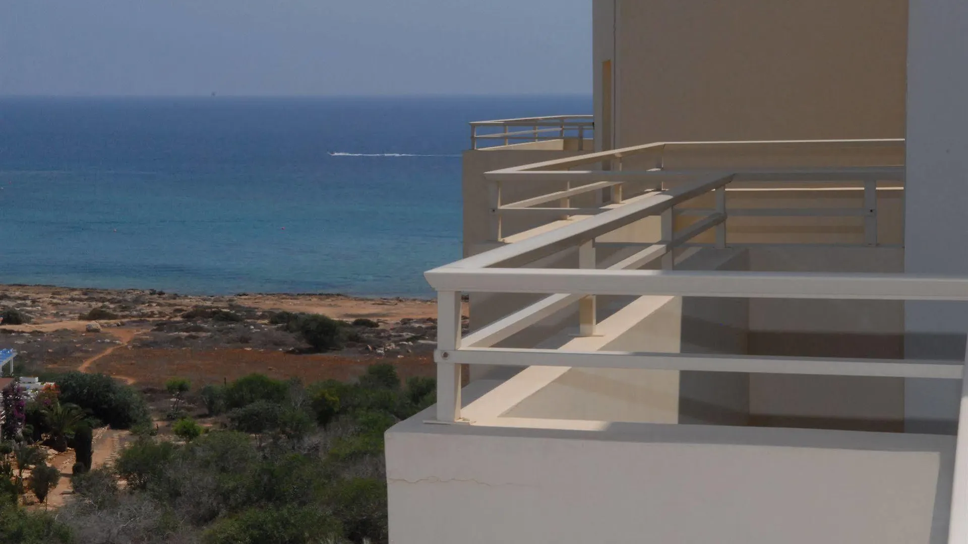***  פרוטאראס Iris Beach Hotel קפריסין